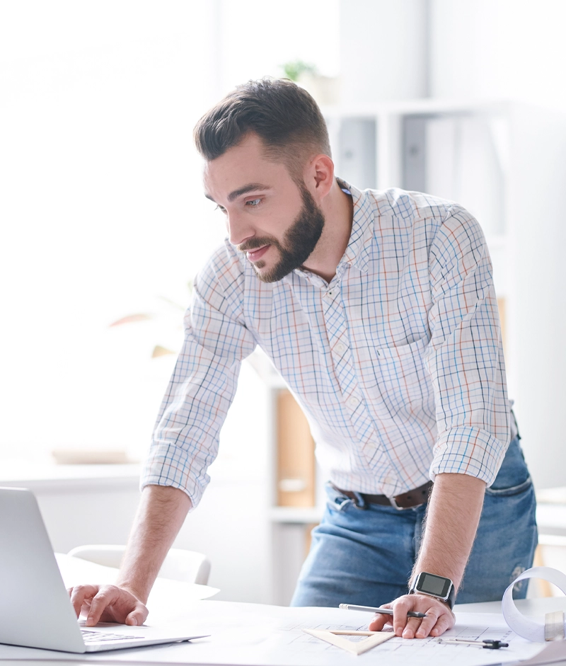 Encargado/a de Recursos Humanos Generalista 👩‍💼👨‍💼

📌 Resumen del Puesto:
Buscamos un/a profesional para liderar y gestionar integralmente el área de Recursos Humanos en una empresa del sector logístico 🚛. La posición requiere implementar políticas, procesos y buenas prácticas que promuevan un entorno laboral productivo 🤝, alineado con la normativa vigente ⚖️ y los objetivos de la organización 🎯.

🛠️ Responsabilidades principales:

▪️ Gestión integral de nómina: control de ausentismo, ART, licencias 📋
▪️ Administración de legajos del personal y documentación laboral 🗂️
▪️ Control del cumplimiento de la legislación laboral, CCT (especialmente CCT 40/89) y normativas sindicales del sector 📘
▪️ Relación con sindicatos y comisiones internas: inspecciones, audiencias, negociaciones 🗣️
▪️ Onboarding e inducción de nuevos colaboradores 👥
▪️ Mediación y resolución de conflictos laborales ⚖️
▪️ Desarrollo e implementación de políticas internas de convivencia, ética y seguridad 🛡️

🎓 Requisitos:

▪️ Formación en Recursos Humanos, Relaciones Laborales, Administración o carreras afines 📚
▪️ Experiencia comprobable mínima de 2 años en puestos similares, preferentemente en empresas de transporte/logística 🚚
▪️ Conocimiento sólido de la legislación laboral argentina y convenios colectivos aplicables al sector 📖
▪️ Manejo avanzado de herramientas informáticas 💻
▪️ Capacidad para interactuar con personal sindicalizado y no sindicalizado 👷👩‍💼

🔑 Competencias clave:

💬 Comunicación efectiva
🧩 Resolución de conflictos
📅 Organización y planificación
🧭 Liderazgo y toma de decisiones
🔥 Trabajo bajo presión
✅ Orientación a resultados y cumplimiento normativo

📨 Si cumplís con los requisitos y te interesa formar parte de nuestro equipo, envía tu CV a 📧 info@rhdream.com indicando en el asunto "Coordinador de Recursos Humanos - Ushuaia". ¡Esperamos conocerte!

#RHDream #EmpleoUshuaia #TierraDelFuego #LinkedIn #busquedalaboral #trabajo #empleo #bolsadetrabajo #recursoshumanos
