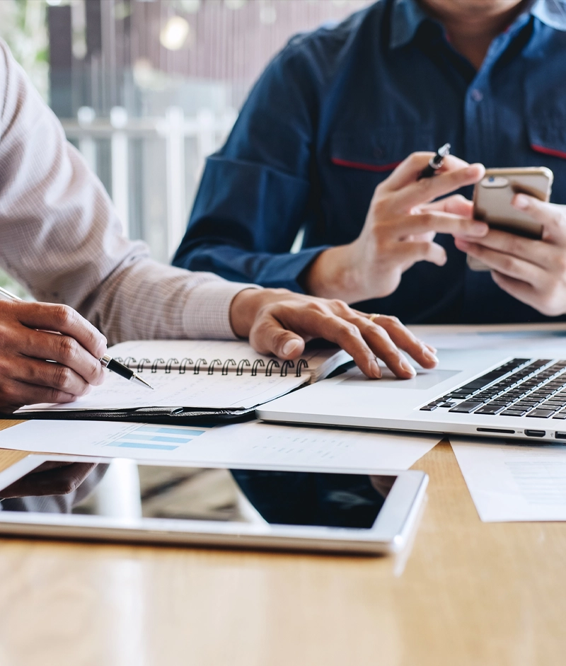 Buscamos incorporar a nuestro equipo un/a Vendedor/a Mayorista / Preventista, orientado/a a resultados y con fuerte perfil comercial, para el desarrollo y atención de cartera de clientes en el rubro de alimentos.

La posición requiere una persona dinámica, con buenas habilidades de comunicación y negociación, capaz de generar nuevas oportunidades de negocio, fidelizar clientes y gestionar de manera eficiente el circuito de ventas.

Principales responsabilidades:

Desarrollo y gestión de cartera de clientes mayoristas

Visita y atención de clientes activos y potenciales

Toma de pedidos y seguimiento de ventas

Cumplimiento de objetivos comerciales

Detección de oportunidades de crecimiento en la zona asignada

Requisitos:

Experiencia comprobable en ventas de alimentos (excluyente)

Disponibilidad full time

Movilidad propia

Perfil proactivo, autónomo y con orientación a resultados

Buen manejo de relaciones interpersonales

Se valorará conocimiento de idioma inglés

Se ofrece:

Incorporación inmediata

Esquema de comisiones sobre ventas

Posibilidades de desarrollo dentro de la empresa

Si te interesa formar parte de un equipo en crecimiento, te invitamos a postularte enviando tu CV.